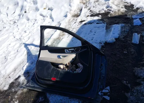 2016 Mercedes-Benz C 300 4Matic z USA, uszkodzony, nr VIN 55SWF4KB7GU143519